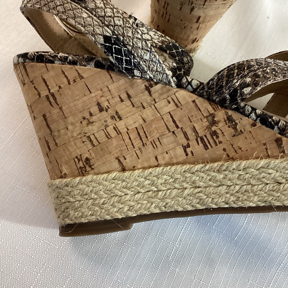 Comfort Snakeskin Ankle Strap Wedge Sandals Size 8 - Picture 10 of 13